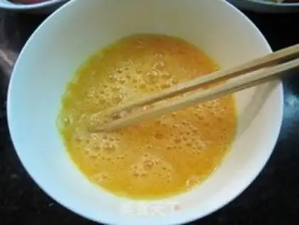 Make Garlic fried eggs step 2