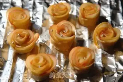 Make Rose apple rolls step 5