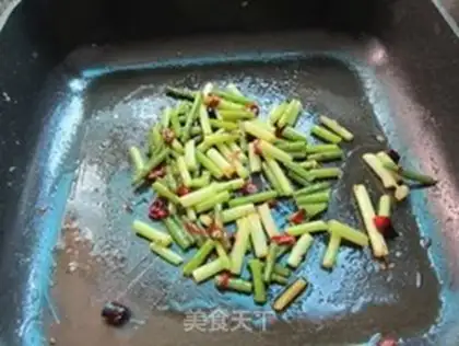 Make Garlic fried eggs step 6