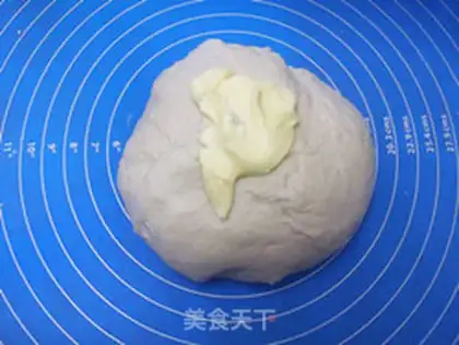 Make Pineapple roll step 4