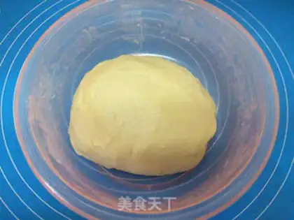 Make Pineapple roll step 6
