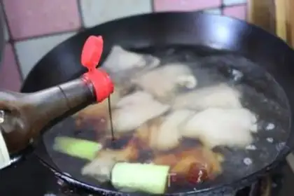 Make Roasted pig hoof step 7