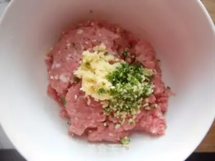 Make Celery pork dumplings step 0