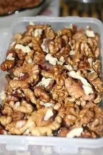 Make Amber walnuts step 0