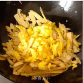 Make Spring fried eggs step 8
