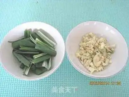 Make Garlic fried pig blood step 0
