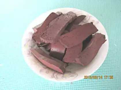 Make Garlic fried pig blood step 1