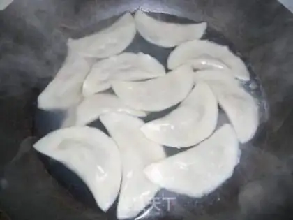 Make Celery pork dumplings step 6