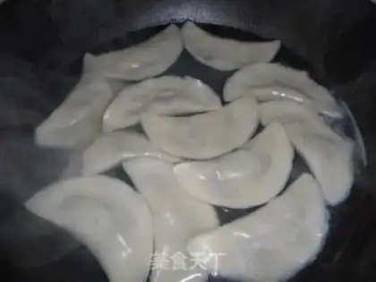 Make Celery pork dumplings step 7