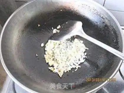 Make Garlic fried pig blood step 3