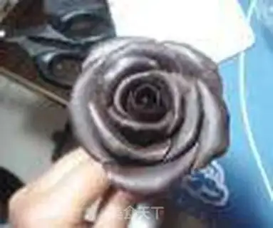Make Chocolate rose cake step 1