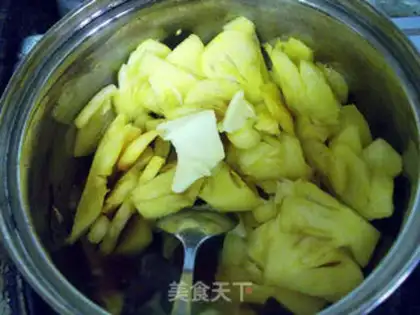 Make Caramel pineapple flip cake step 4
