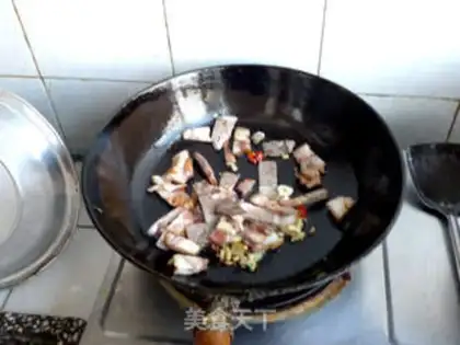 Make Soy sauce and pork step 3