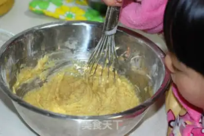 Make walnut banana cake step 3