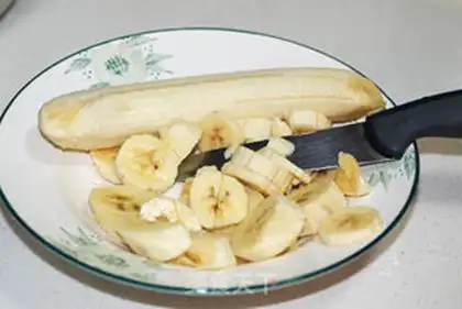 Make walnut banana cake step 4