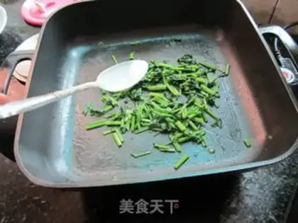 Make Celery fried eggs step 4