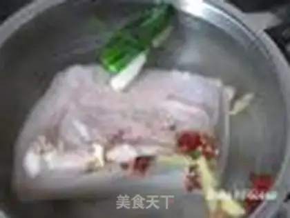 Make Garlic mud and white meat step 1