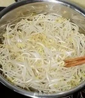 Make The green bean sprouts step 8