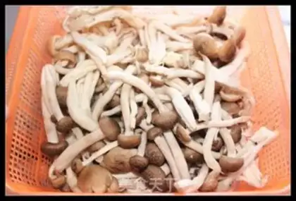 Make Crab mushrooms and fried meat step 1
