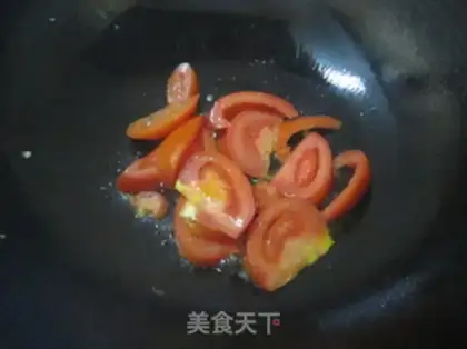 Make Tomato fried eggs step 5