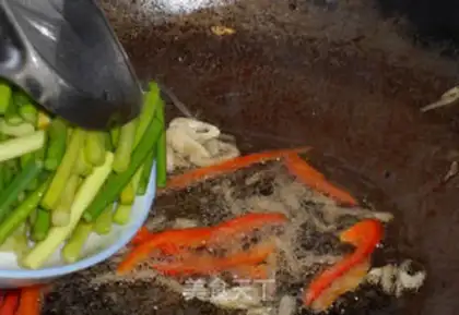 Make Garlic fried sausage step 4