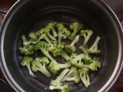 Make The broccoli makes meat step 1