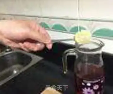 Make Iced lemon tea step 5