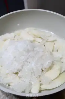Make Pistachio Sydney honey tea step 1