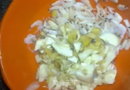 Make Shrimp noodles step 1