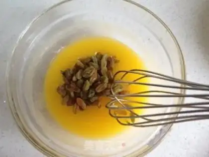Make raisin cookies step 1