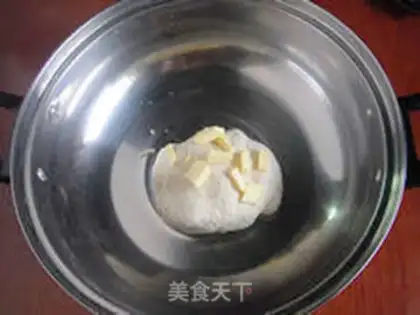 Make Milk and fruit pizza step 3