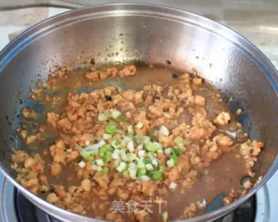 Make Onion shrimp sauce and wheat noodles step 13