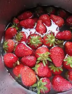 Make Strawberry ice cream step 1