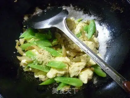 Make Squeeze the eggs step 8