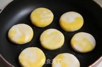 Make Red bean and pumpkin pie step 12