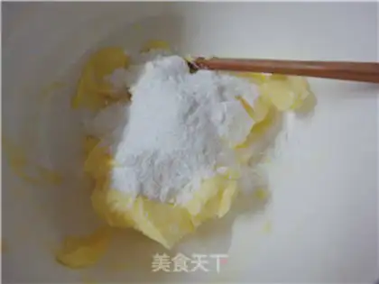 Make Strawberry crackers step 1
