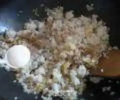 Make Onion egg fried rice step 5