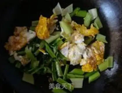 Make Celery fried eggs step 4