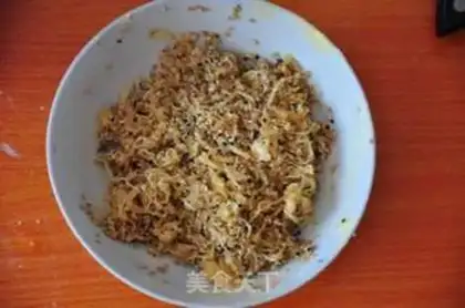 Make Meat pine buns step 1