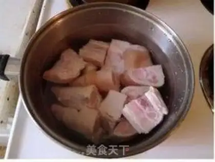 Make Soybeans, pig hoof soup step 0