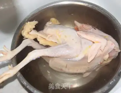 Make Wood-tree chicken soup step 1
