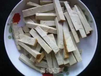 Make Celery fried dry step 1