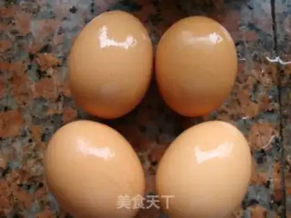 Make Red sugar boiled eggs step 0