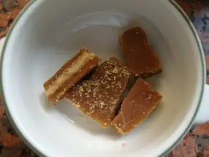 Make Red sugar boiled eggs step 1