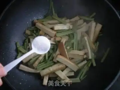 Make Celery fried dry step 6