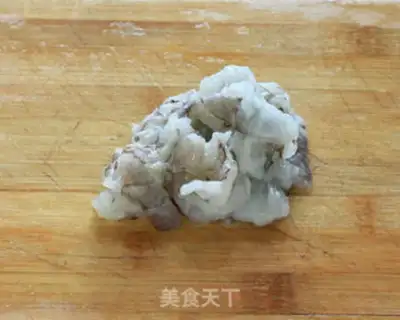 Make Onion shrimp sauce and wheat noodles step 1