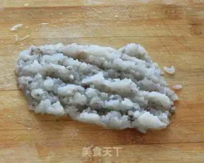Make Onion shrimp sauce and wheat noodles step 2