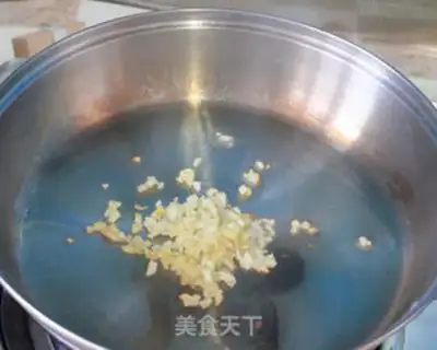 Make Onion shrimp sauce and wheat noodles step 7