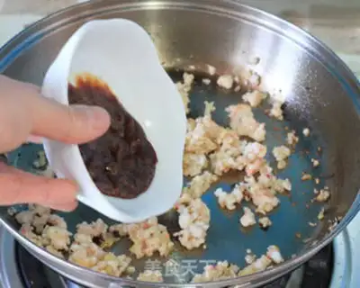 Make Onion shrimp sauce and wheat noodles step 10