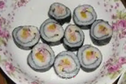 Make Tuna sushi step 17